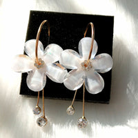 Petal Earrings - Bean Concept - Etsy