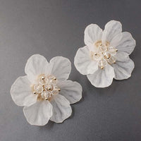 Flower Stud Earrings - Bean Concept - Etsy