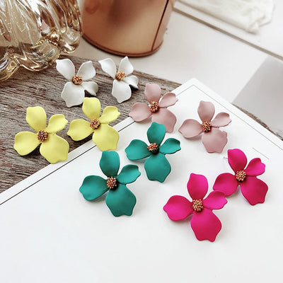 Flower Stud Earrings - Bean Concept - Etsy